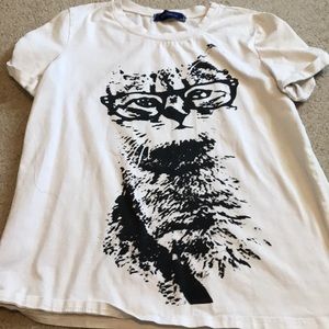 Cat with glasses graphic tee